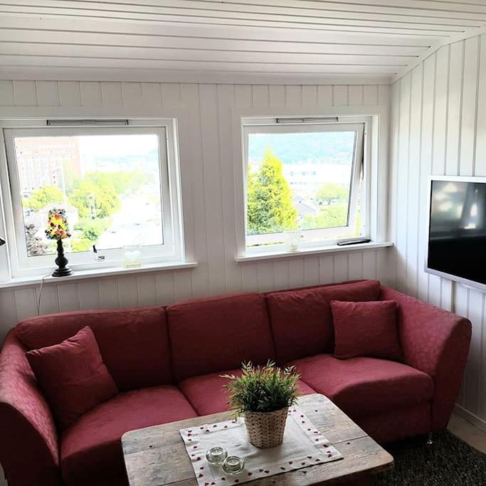 Lys Og Lettstelt Leilighet Med Utsikt Over Byen Lägenhet Sandefjord Exteriör bild