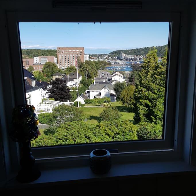 Lys Og Lettstelt Leilighet Med Utsikt Over Byen Lägenhet Sandefjord Exteriör bild
