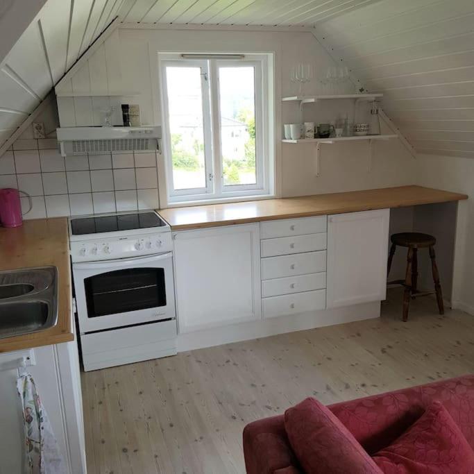 Lys Og Lettstelt Leilighet Med Utsikt Over Byen Lägenhet Sandefjord Exteriör bild
